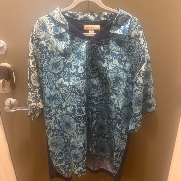 Tommy Bahama Blue Floral and Koi Fish Pattern Short Sleeve Button Up Shirt