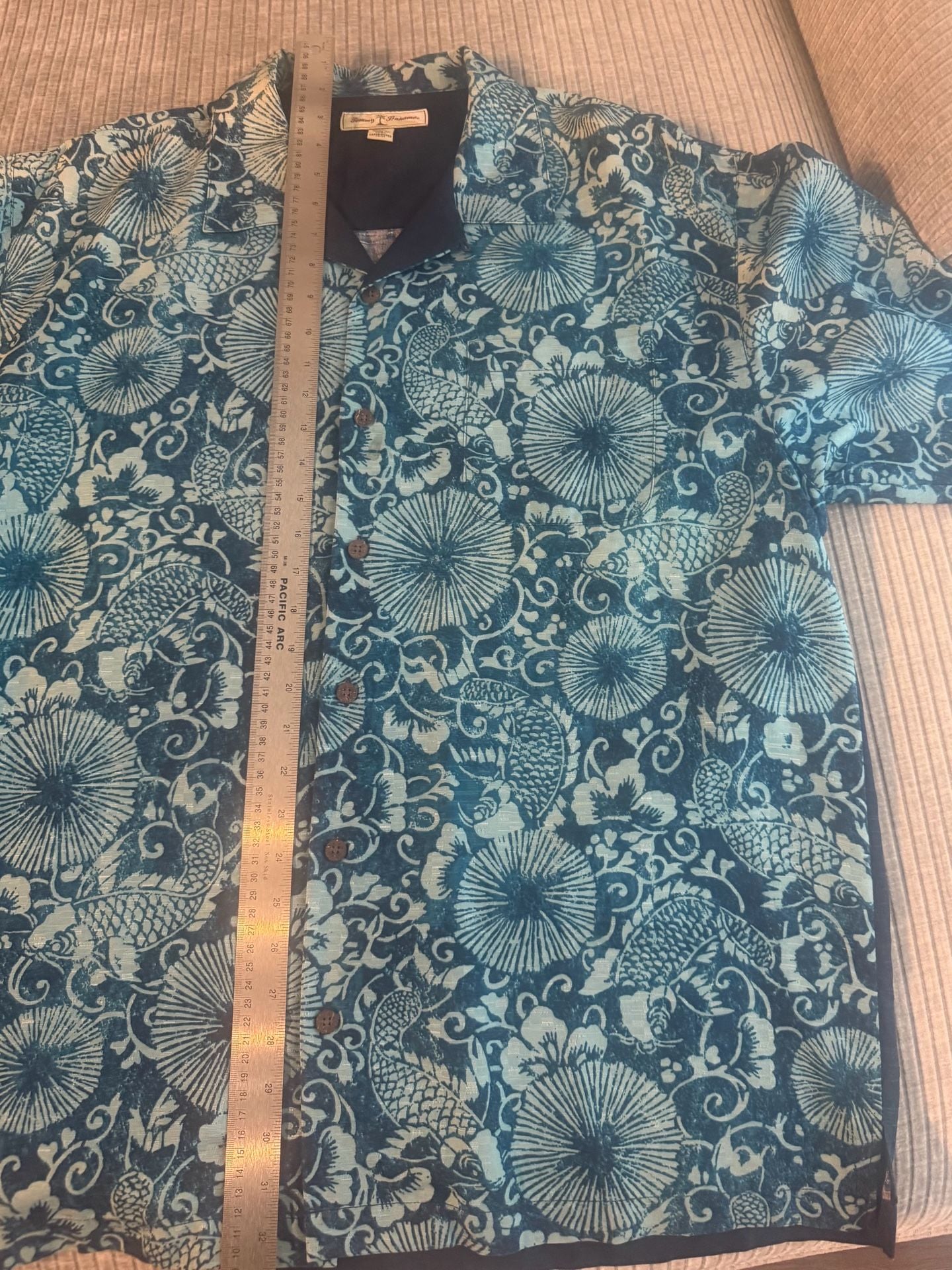 Tommy Bahama Blue Floral and Koi Fish Pattern Short Sleeve Button Up Shirt 6