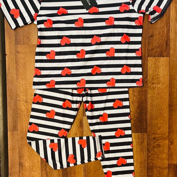 PrettyLittleThing Women's Black and White Striped Heart Print Short Sleeve Top and Leggings Pajama Set size 16