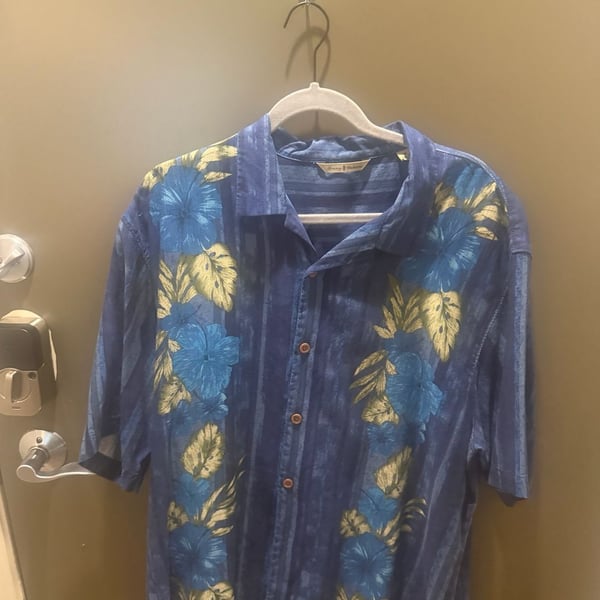 Tommy Bahama Men's XL Blue Silk Hawaiian Shirt Floral Panel Print Short Sleeve