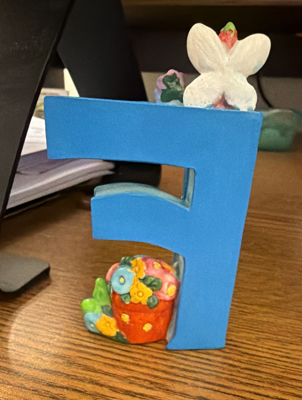 Vintage 1999 Mary Engelbreit Resin Alphabet Letter F Figurine with Fairy and Frog 4