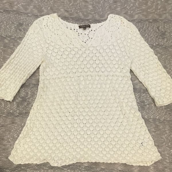 Adrienne Vittadini  Women's White Open Knit Crochet Long Sleeve V-Neck Tunic Top