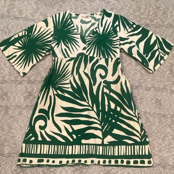 Lapogee Green and White Leaf Print V-Neck Short Sleeve Dress