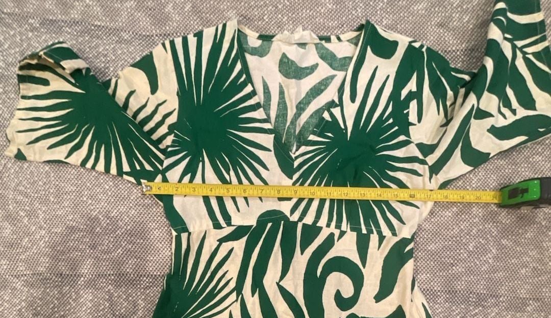 Lapogee Green and White Leaf Print V-Neck Short Sleeve Dress 6