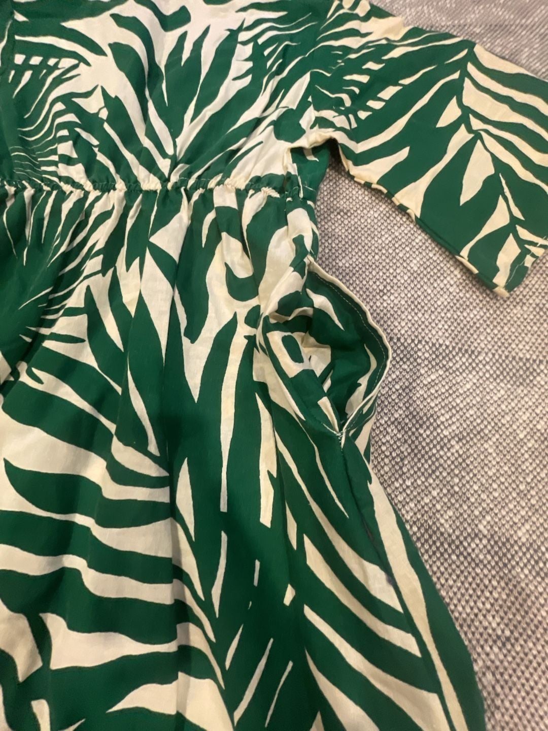Lapogee Green and White Leaf Print V-Neck Short Sleeve Dress 8