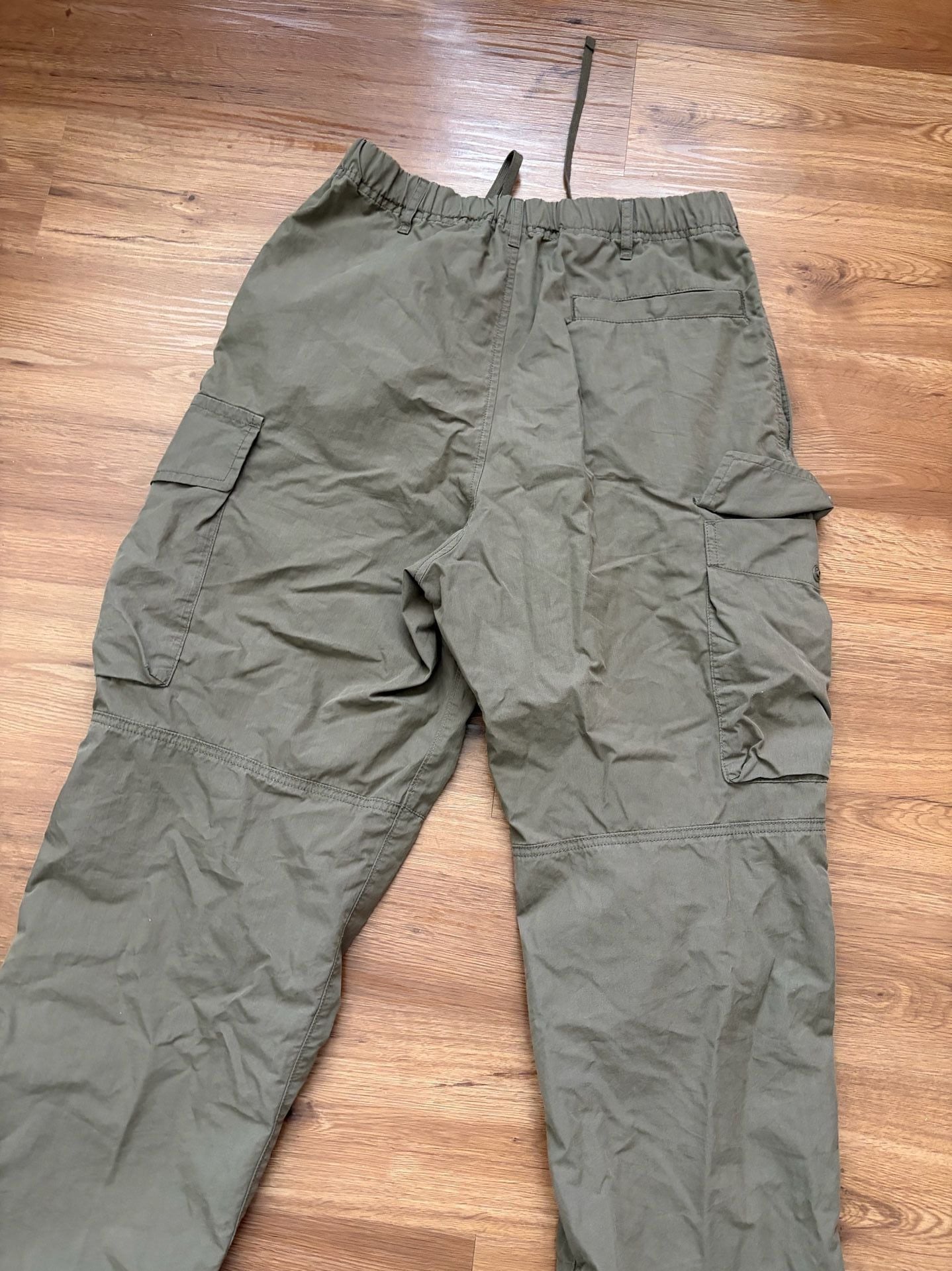 Uniqlo Olive Green Cotton-Nylon Cargo Pants with Drawstring Waist 8