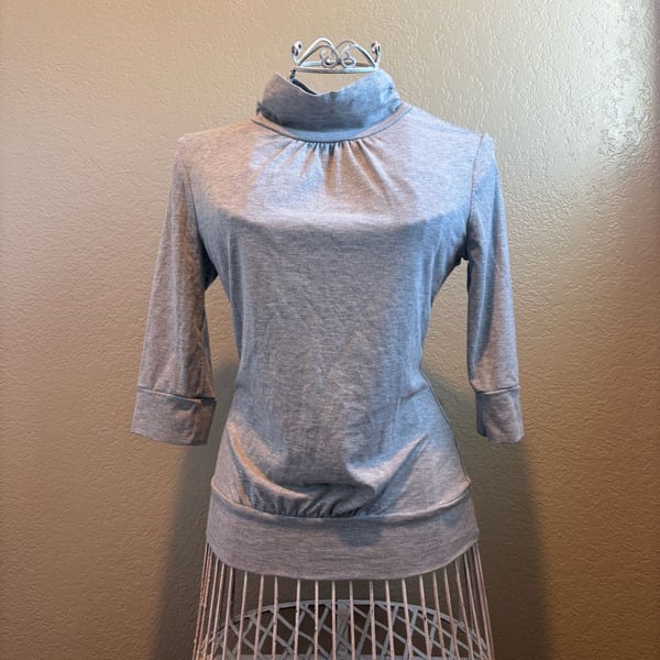 Candie's Mock Neck 3/4 Sleeve Top