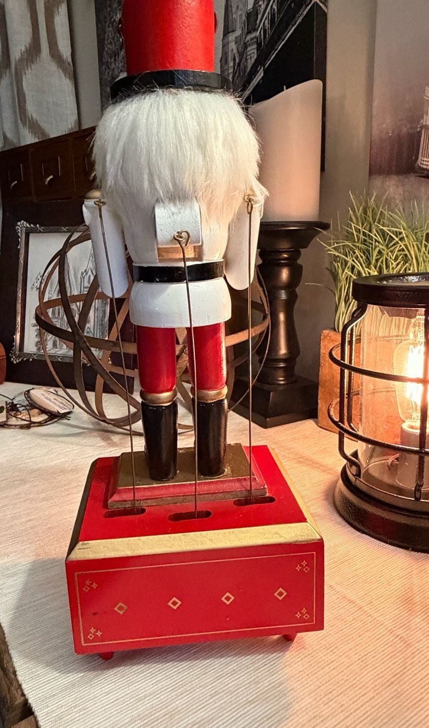 FAO Schwarz Musical Drummer Nutcracker Figurine 5