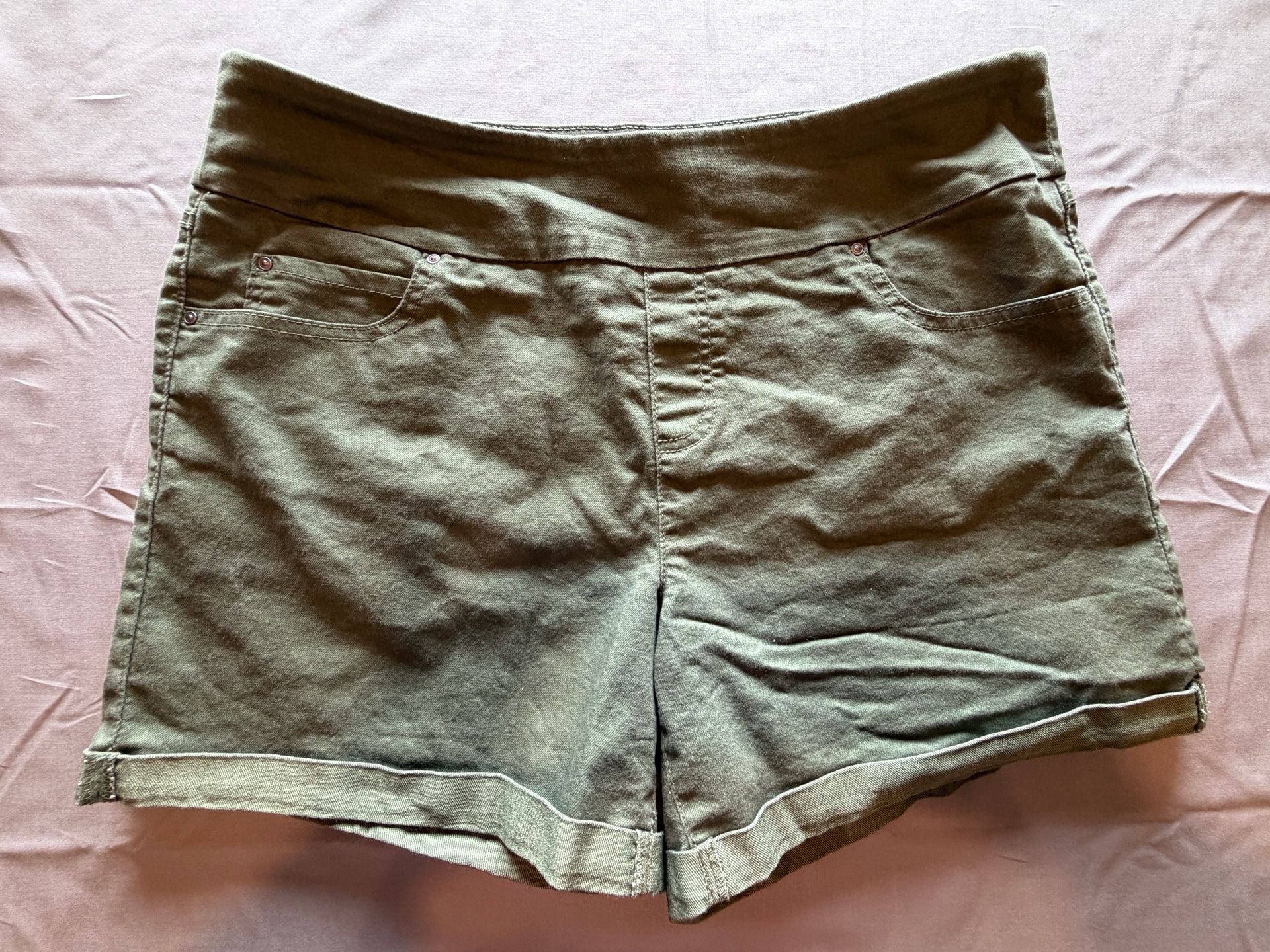 Time and Tru Women's Olive Green Pull-On Cuffed Denim Shorts 2