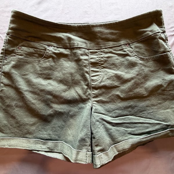Time and Tru Women's Olive Green Pull-On Cuffed Denim Shorts