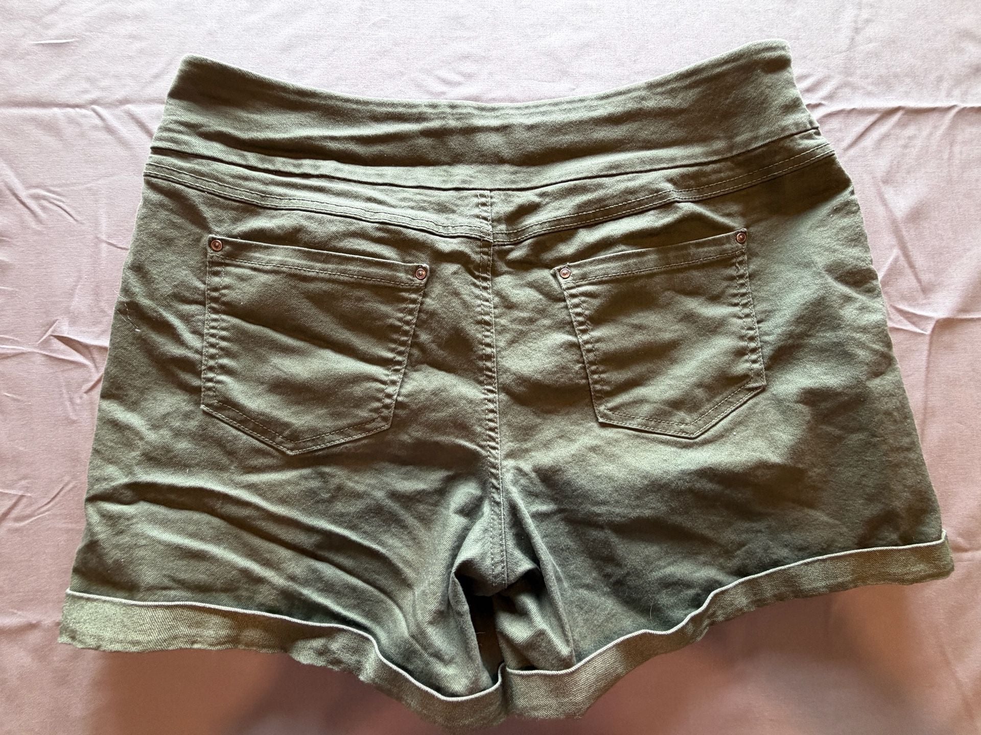 Time and Tru Women's Olive Green Pull-On Cuffed Denim Shorts 3