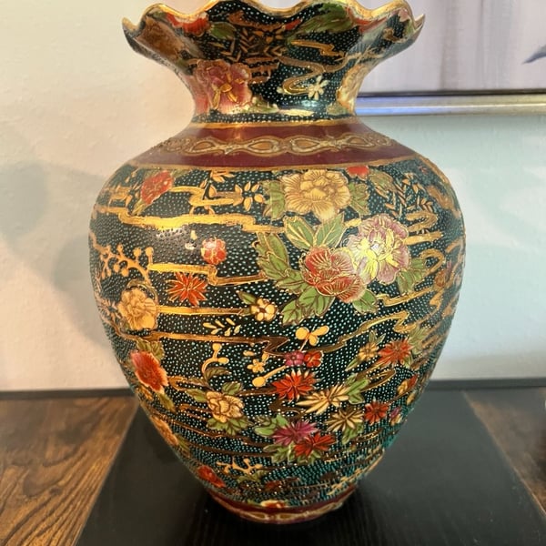 Vintage Royal Satsuma Style Decorative Porcelain Urn Vase with Floral Moriage and Gold Gilt