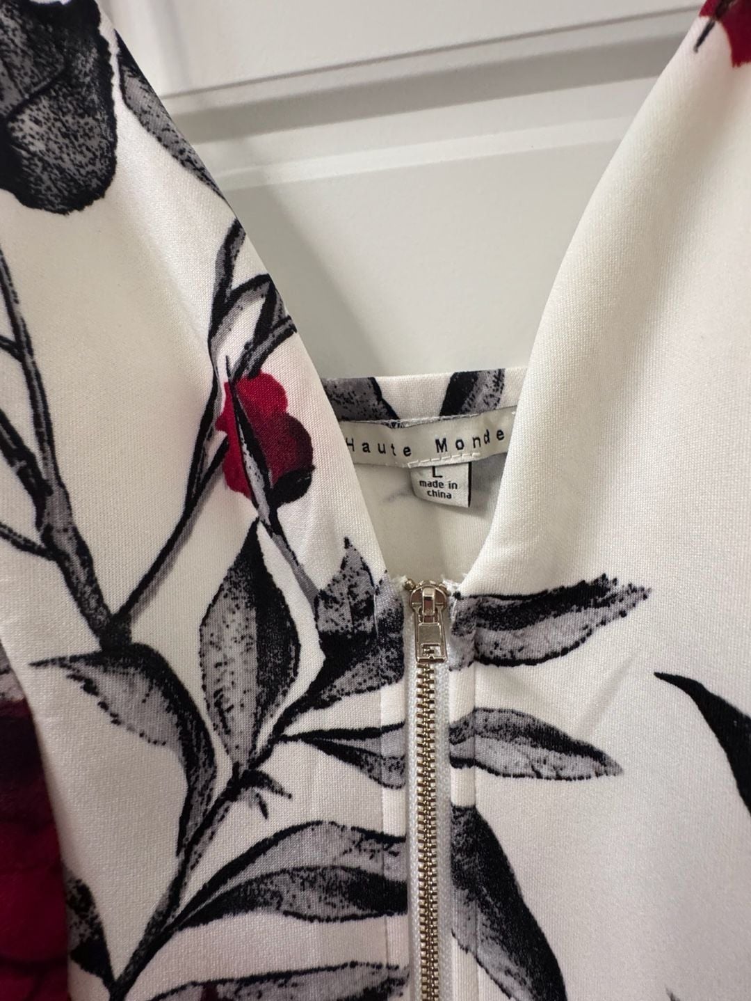 Haute Monde White and Red Floral Rose Print Zip-Front Mini Dress 4