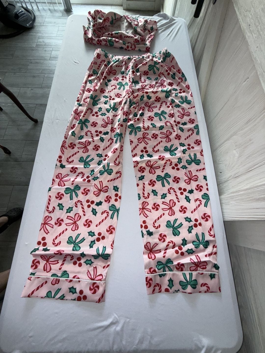 Christmas Pajama Set with Bow and Candy Cane Print (b52) 3