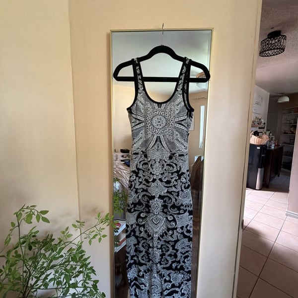 Billabong Designers Closet Black and White Paisley Print Knit Maxi Dress
