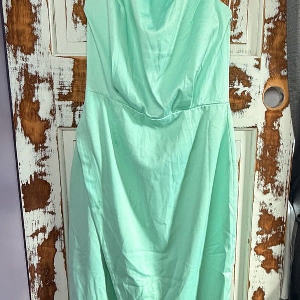 NWT Elliatt Aria Midi Dress Size L Mint Green NWT Halter Top Cocktail Coastal
