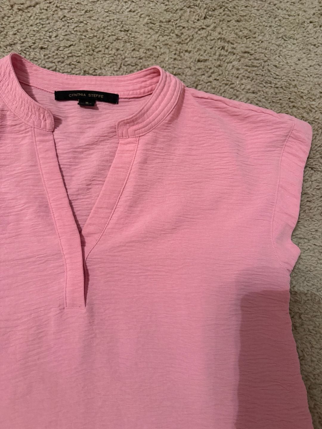 Cynthia Steffe Women's Pink Split Neck Cap Sleeve Textured Blouse 7