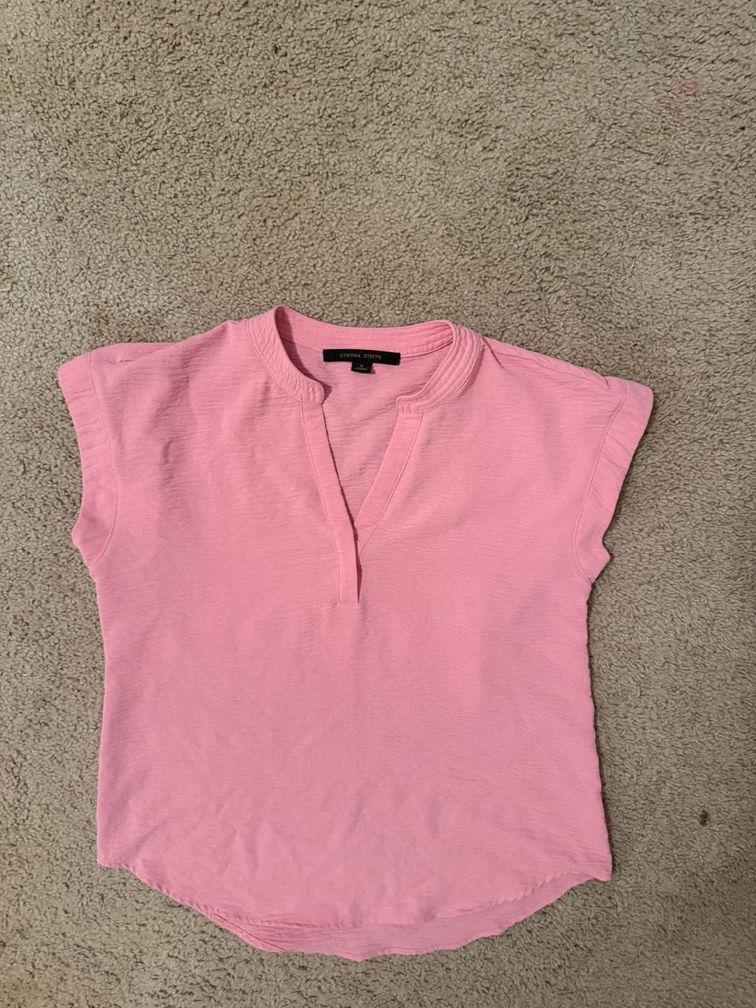 Cynthia Steffe Women's Pink Split Neck Cap Sleeve Textured Blouse 8