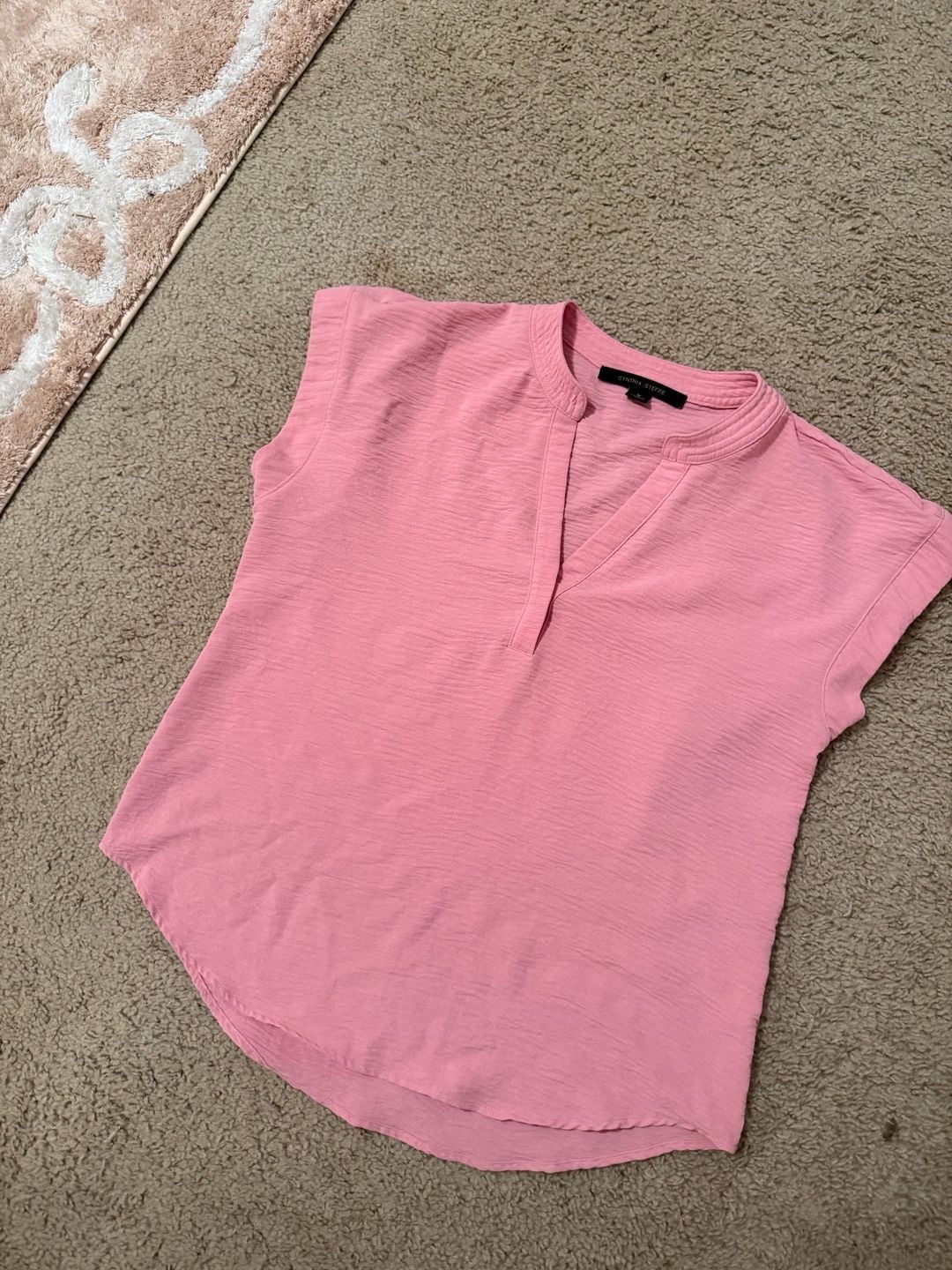 Cynthia Steffe Women's Pink Split Neck Cap Sleeve Textured Blouse 10