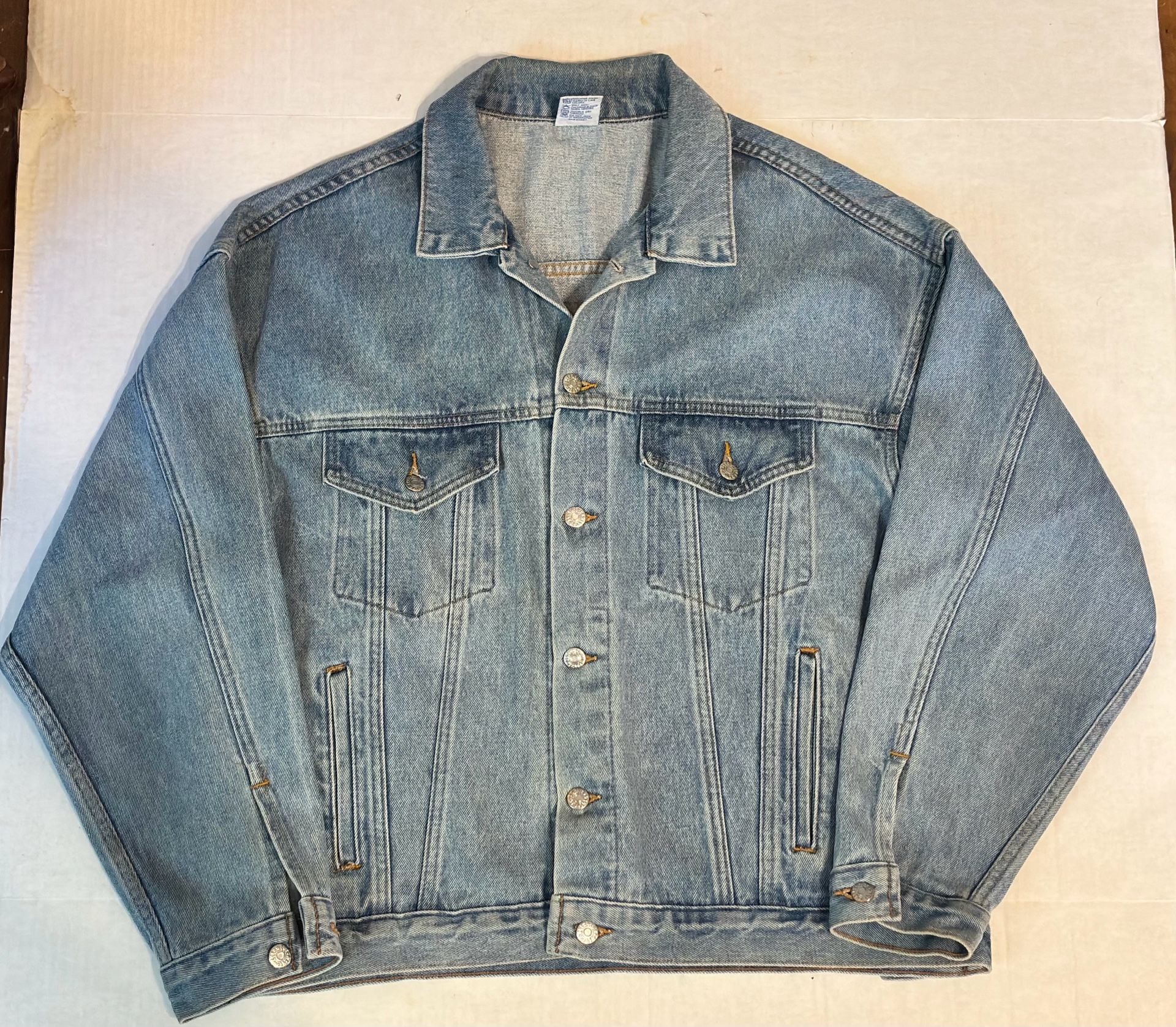 Vintage authentic Jim Beam Embossed Denim Trucker Jacket Men’s Large Made in USA. 2