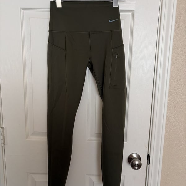 Nike Go Dri-FIT High-Waisted Firm Support Leggings with Pockets in Cargo Khaki