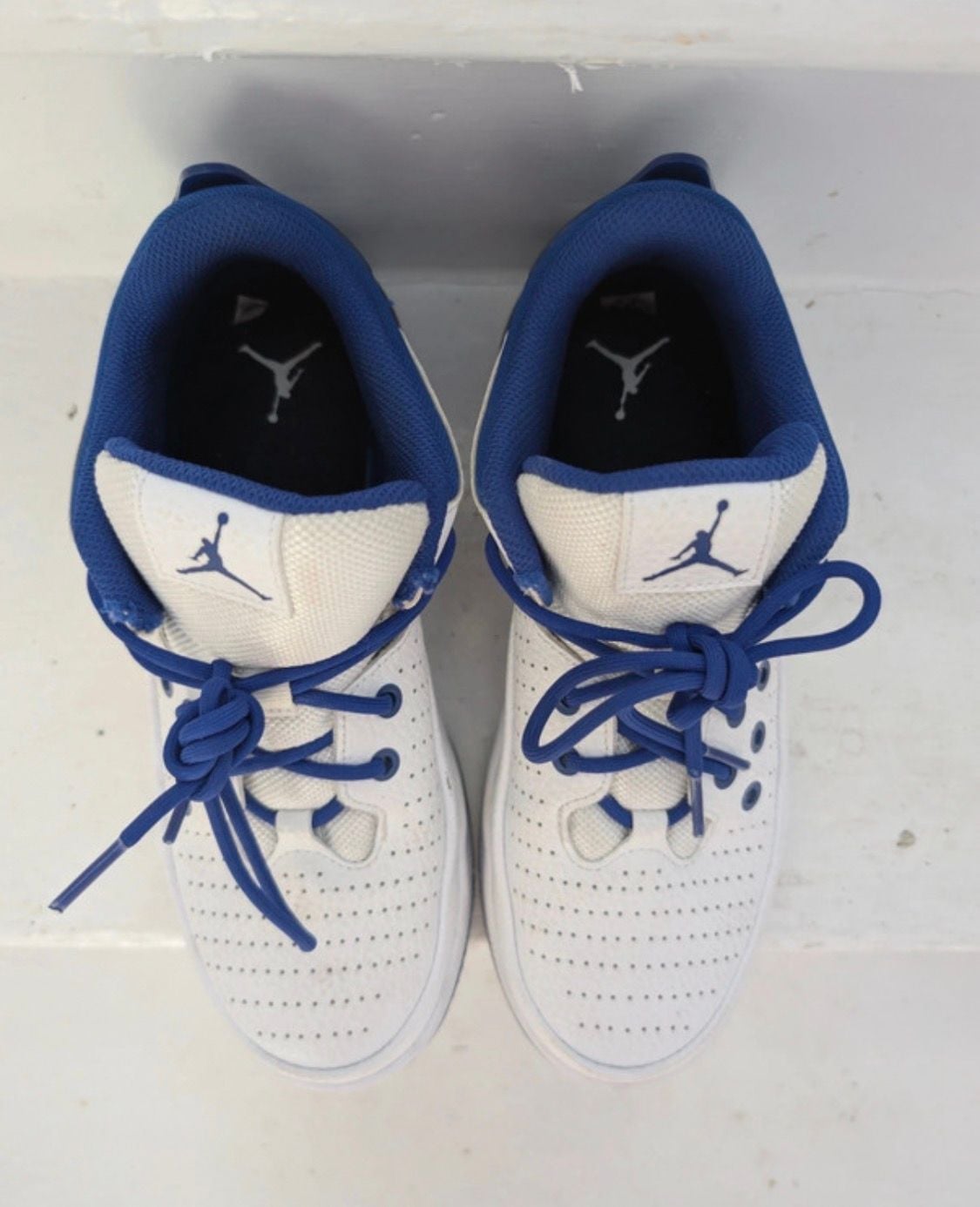 Nike Jordan Max Aura 5 GS White/Radiant Blue Youth Sneakers (DZ4352-140) 2