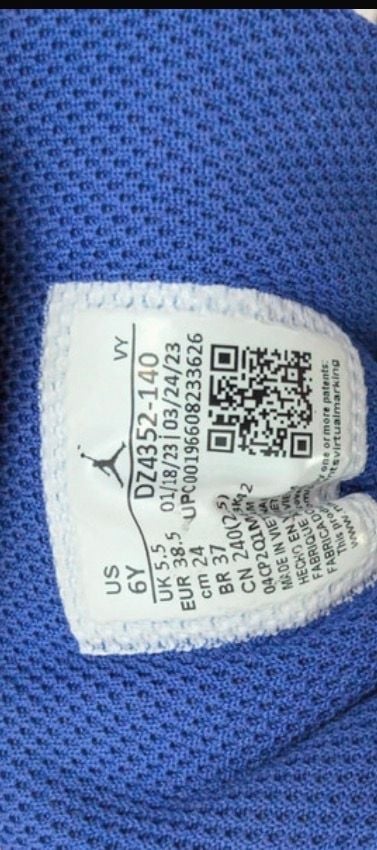 Nike Jordan Max Aura 5 GS White/Radiant Blue Youth Sneakers (DZ4352-140) 5