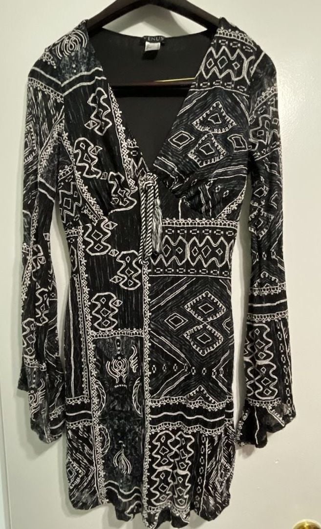 VENUS Black & White Tribal Gypsy Fairy Embroidered Print Long Sleeve Mini Dress 2