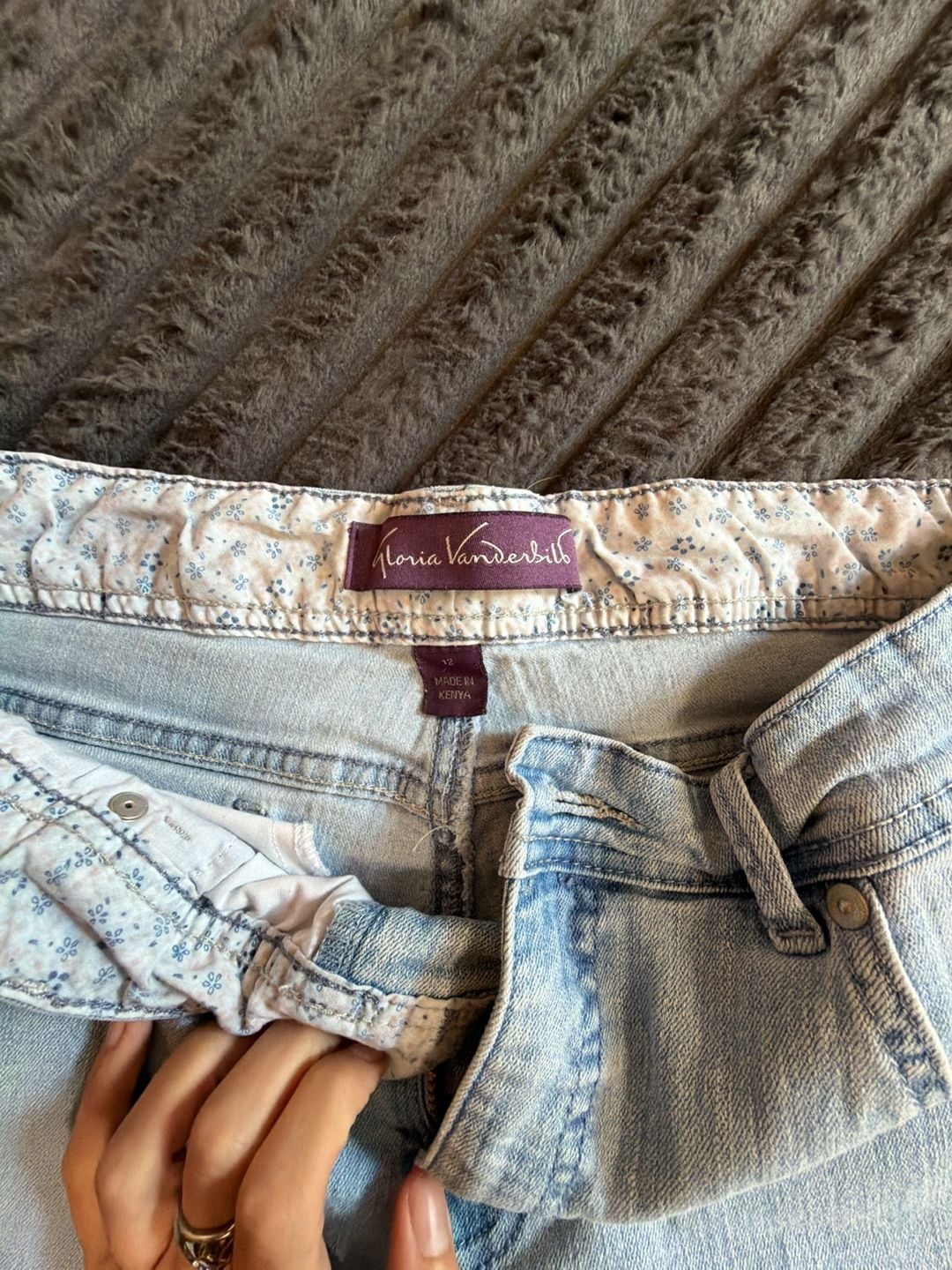 Gloria Vanderbilt Women's Light Wash Straight Leg Jeans 3
