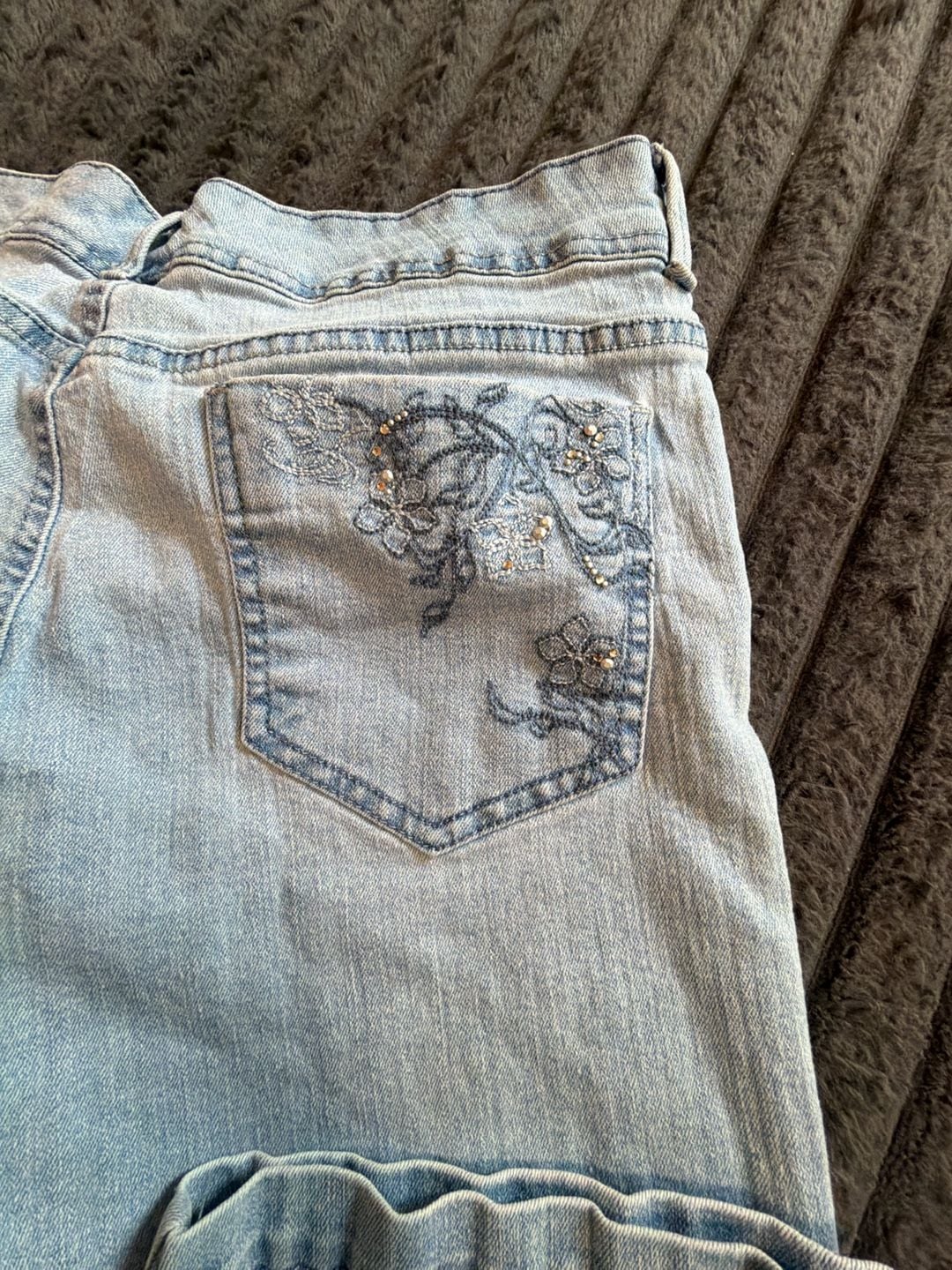 Gloria Vanderbilt Women's Light Wash Straight Leg Jeans 5