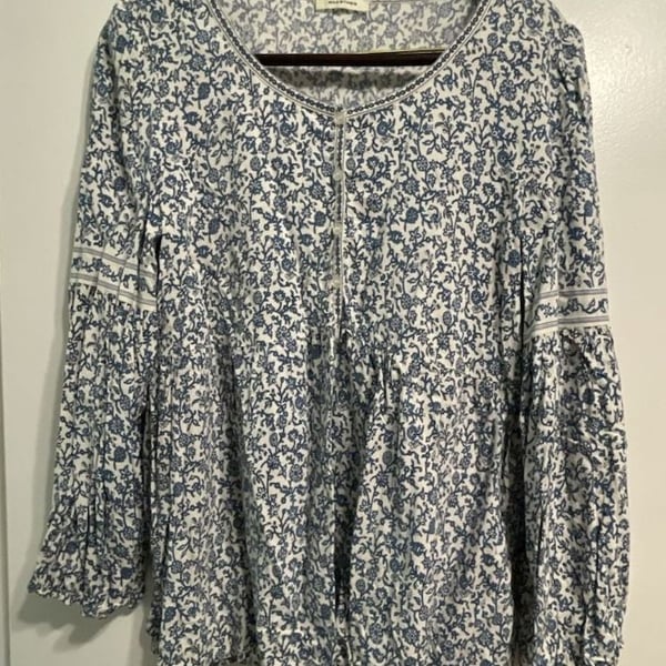 Max Studio Blue and White Floral Print Boho Peasant Babydoll Blouse