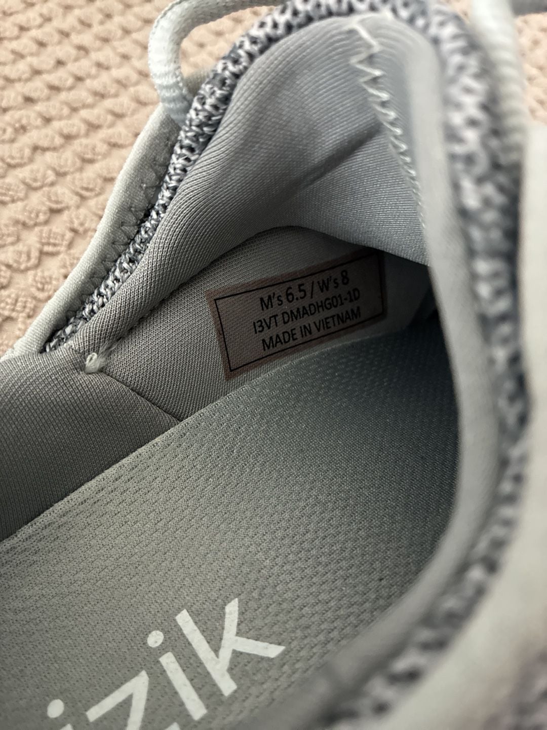 Kizik Madrid Eco Knit Hands-Free Sneakers in Grey M’s 6.5 / W’S 8 9
