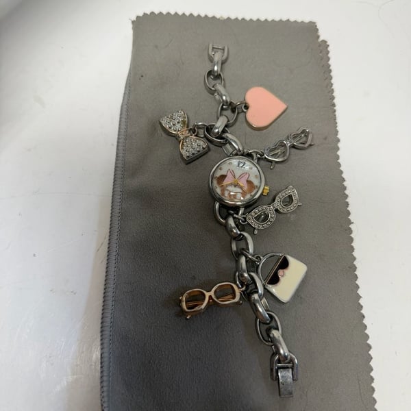 Disney Minnie Mouse Accutime MN2070 Charm Bracelet Watch