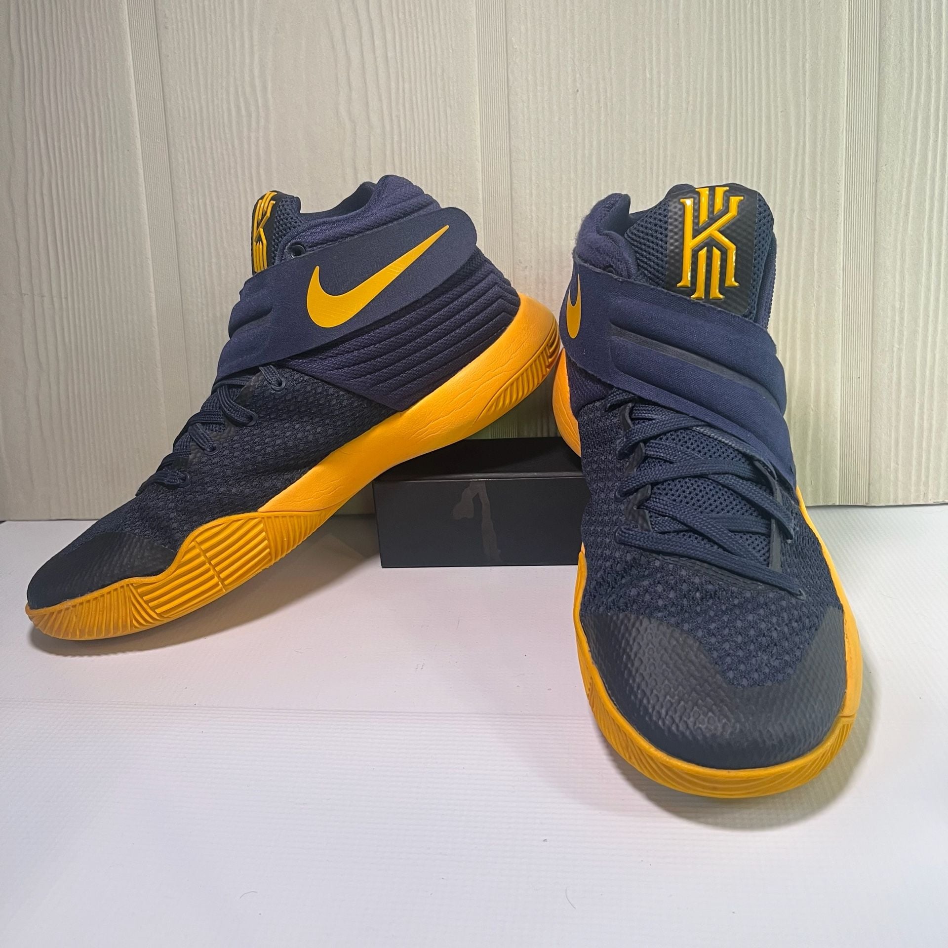 Nike Kyrie 2 Basketball Shoes Midnight Navy University Gold 2