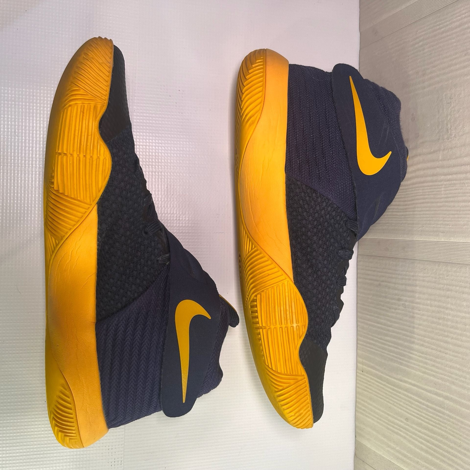 Nike Kyrie 2 Basketball Shoes Midnight Navy University Gold 4