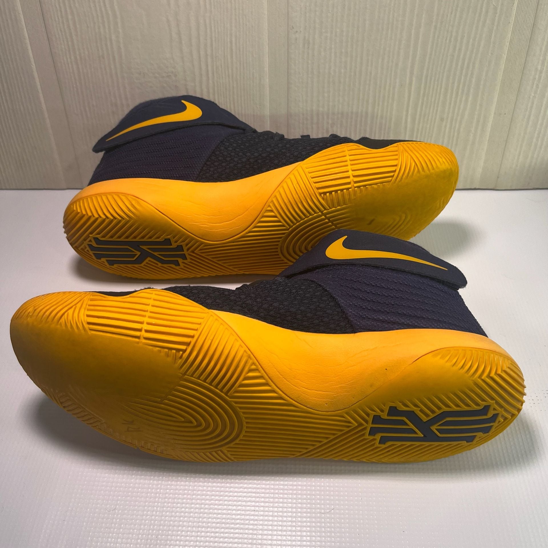 Nike Kyrie 2 Basketball Shoes Midnight Navy University Gold 5