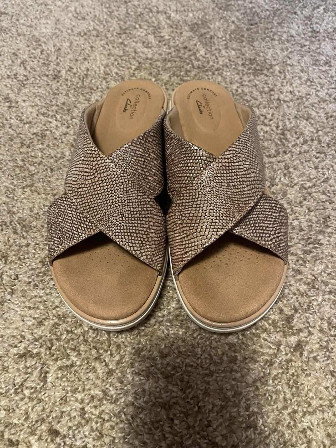 Clarks Collection Women's Metallic Gold Snake Print Wedge Sandals 9 2