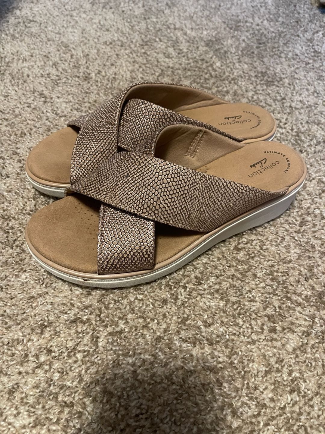 Clarks Collection Women's Metallic Gold Snake Print Wedge Sandals 9 5