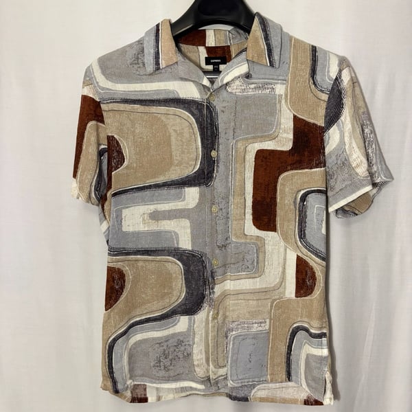 Express Men's Short Sleeve Button-Down Shirt in Brown and Gray Geometric Abstract Print