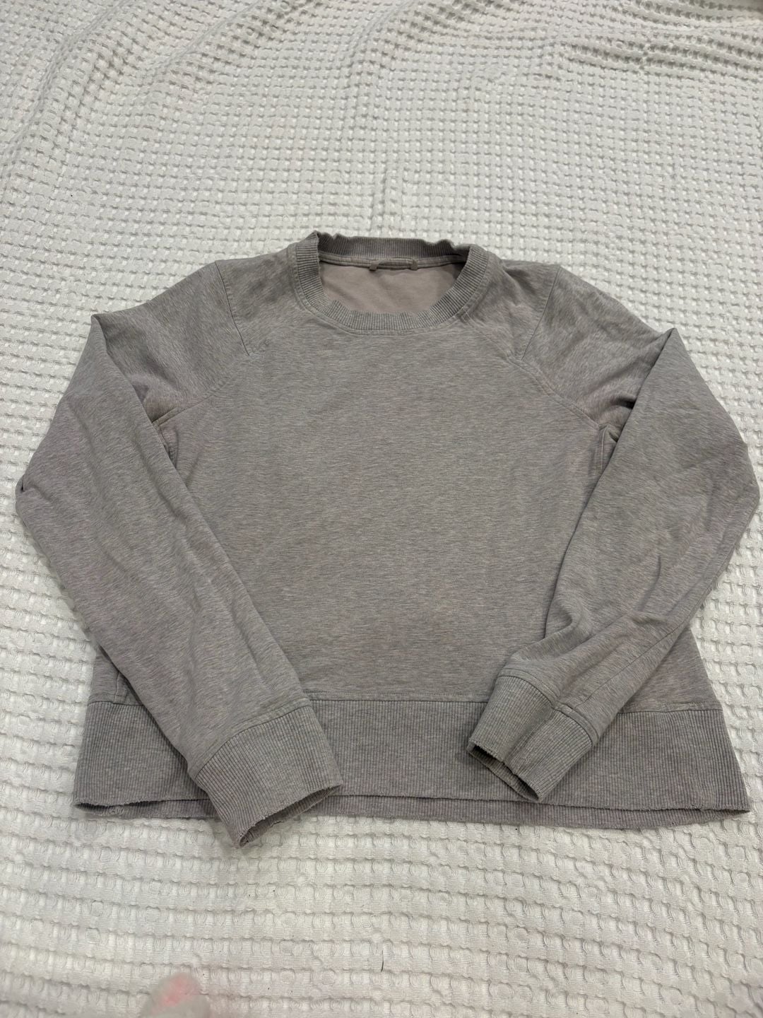 Lululemon Women's Crew Neck Pullover Sweatshirt in Heathered Grey 2