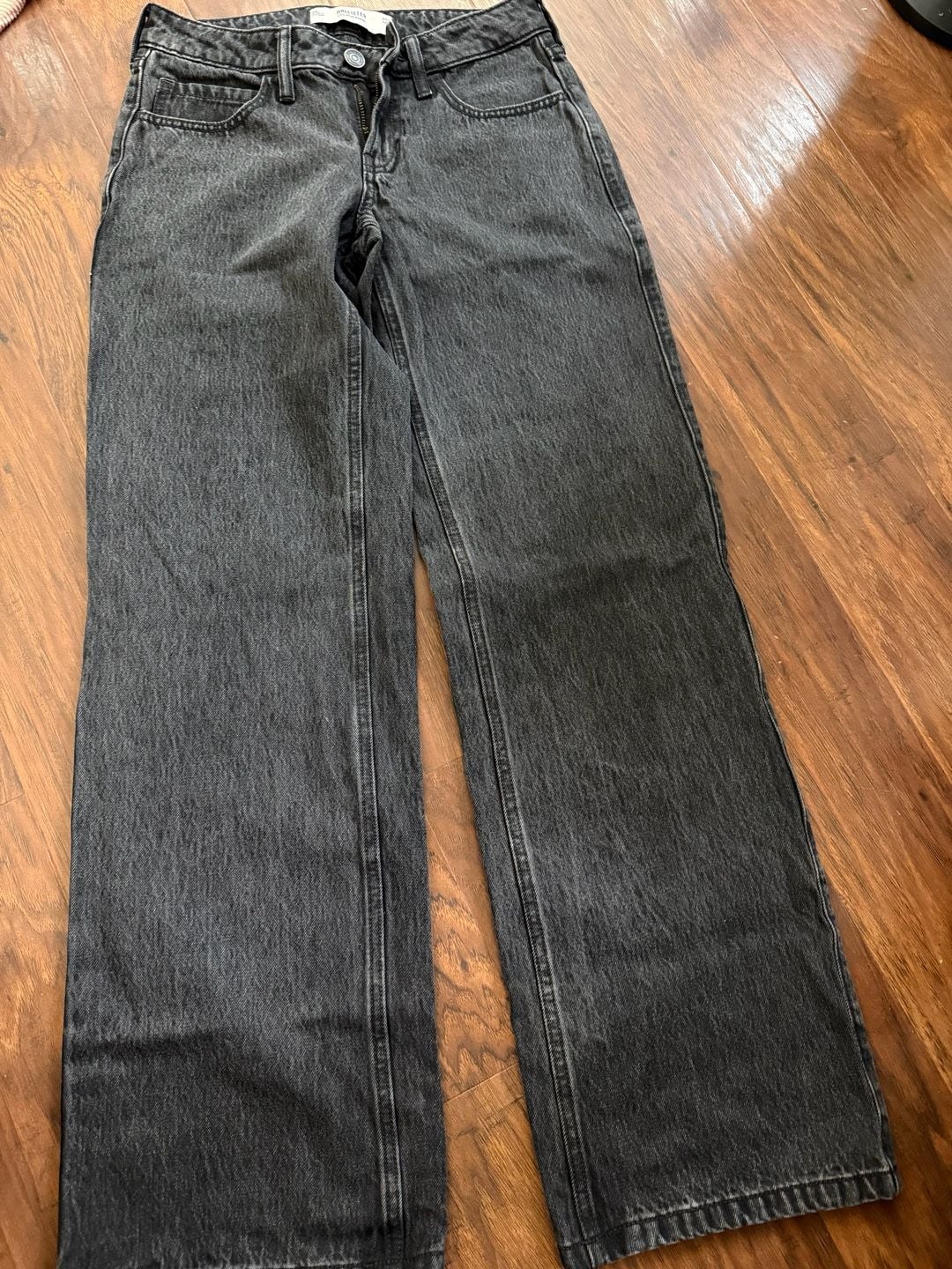 Hollister Low-Rise Baggy Jeans in Faded Black Wash 2