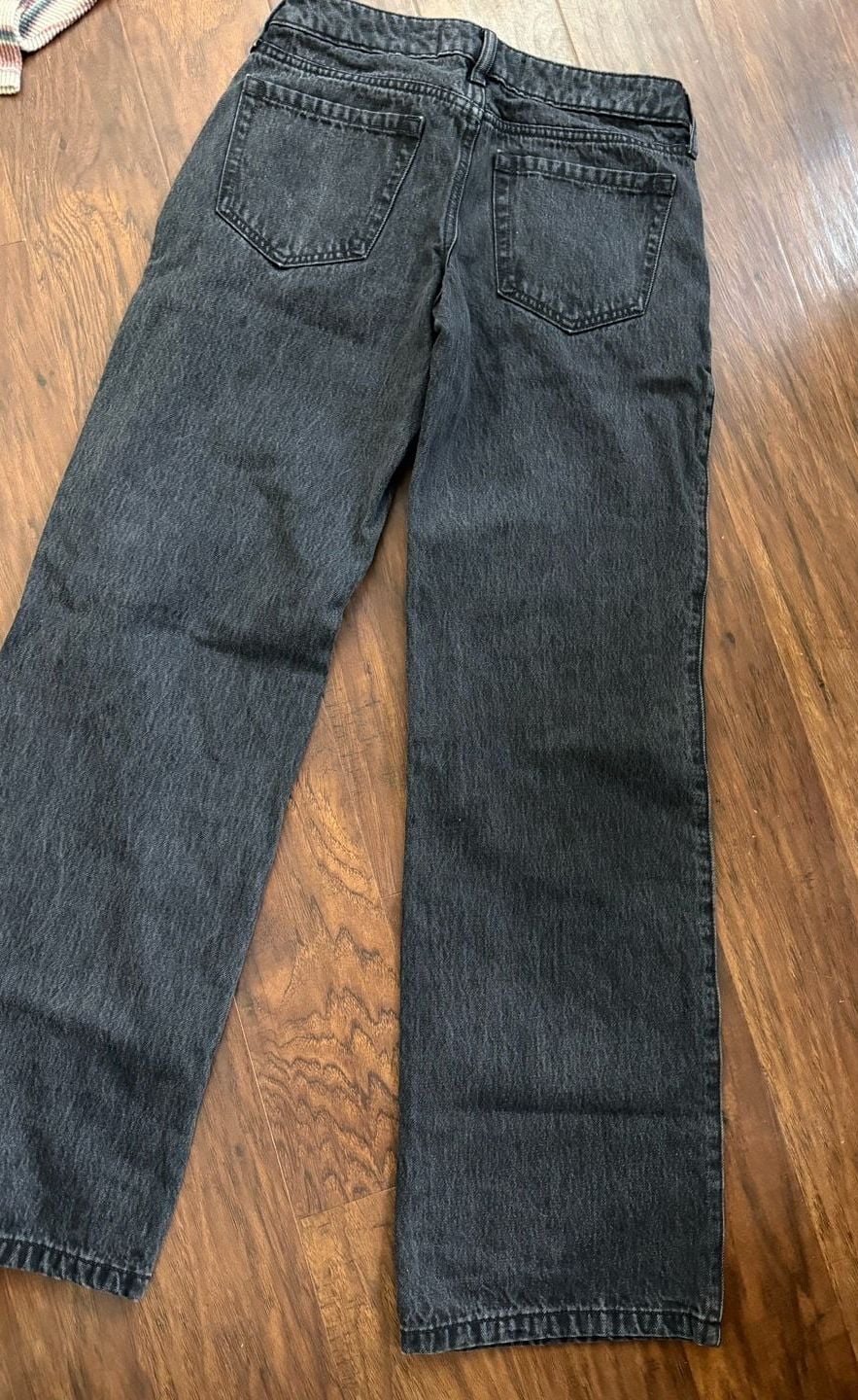 Hollister Low-Rise Baggy Jeans in Faded Black Wash 3