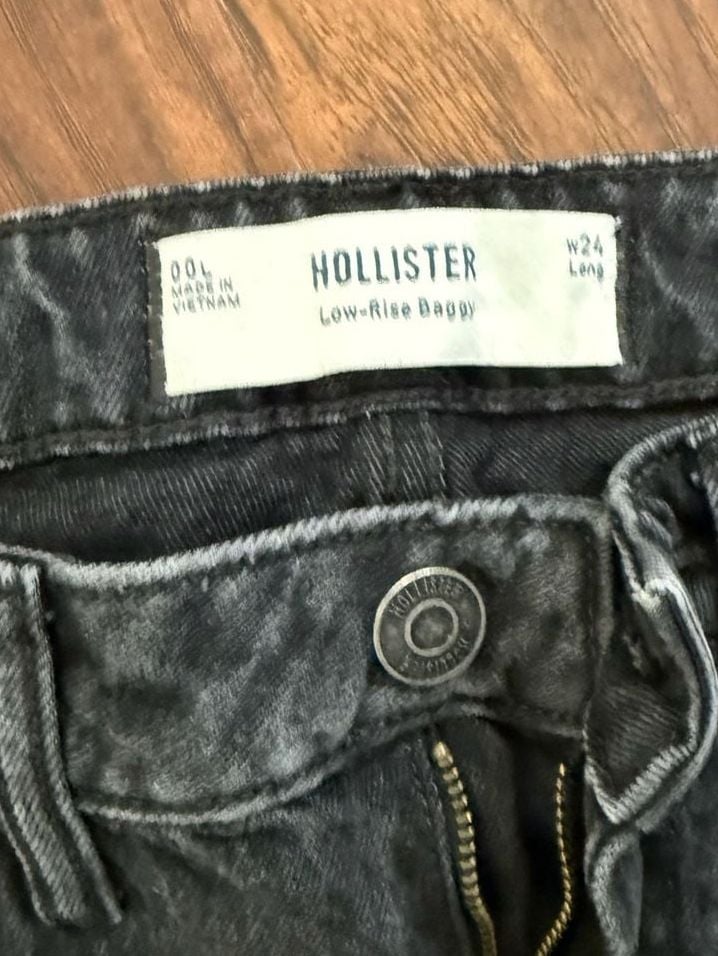 Hollister Low-Rise Baggy Jeans in Faded Black Wash 4