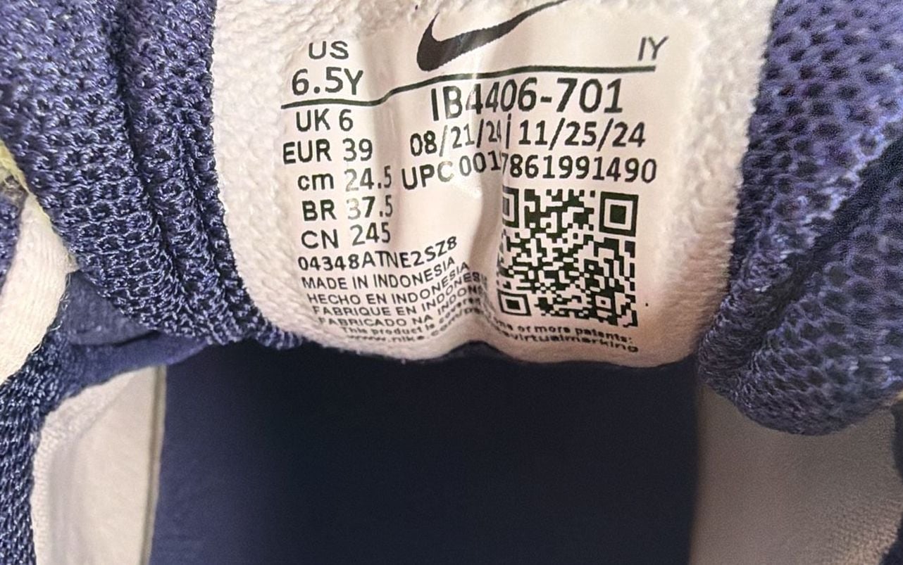 Nike Vomero 5 Sneaker Kid’s Size 6.5Y / 8 Women’s 9