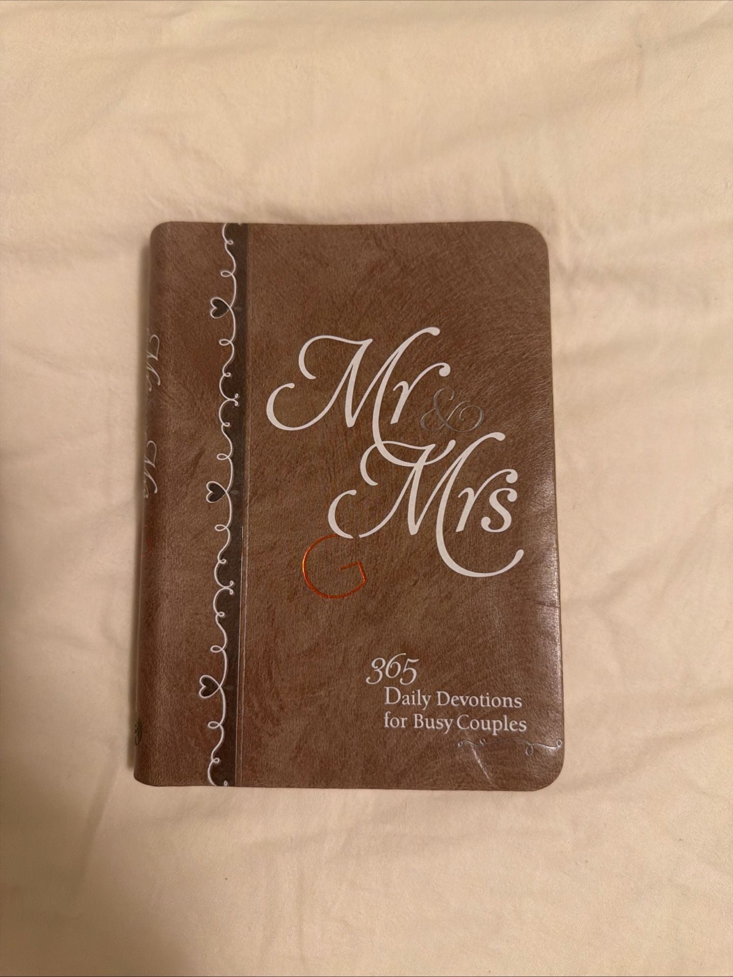Mr & Mrs: 365 Daily Devotions for Busy Couples (BroadStreet Publishing Group) 1