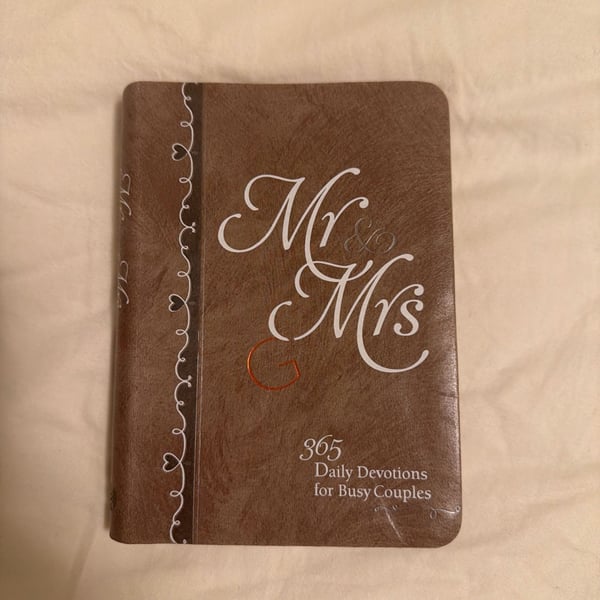 Mr & Mrs: 365 Daily Devotions for Busy Couples (BroadStreet Publishing Group)