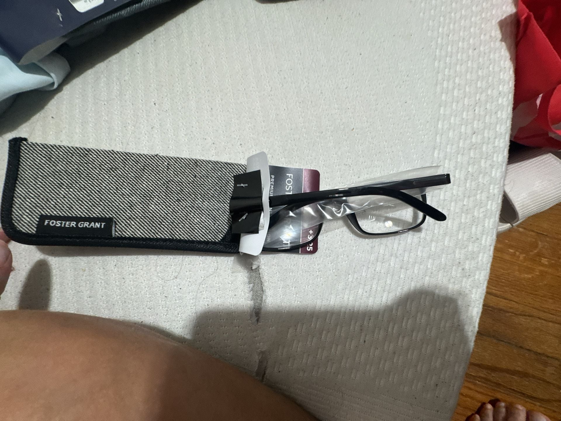 Foster Grant Reading Glasses with Case COLE BLK +2.75 52/18-140 3
