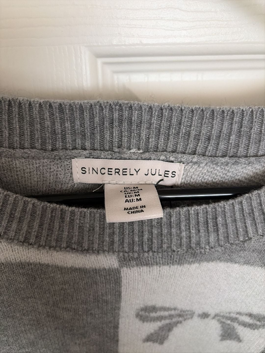 Sincerely Jules Grey and White Checkered Bow Pattern Cropped Crewneck Sweater 3