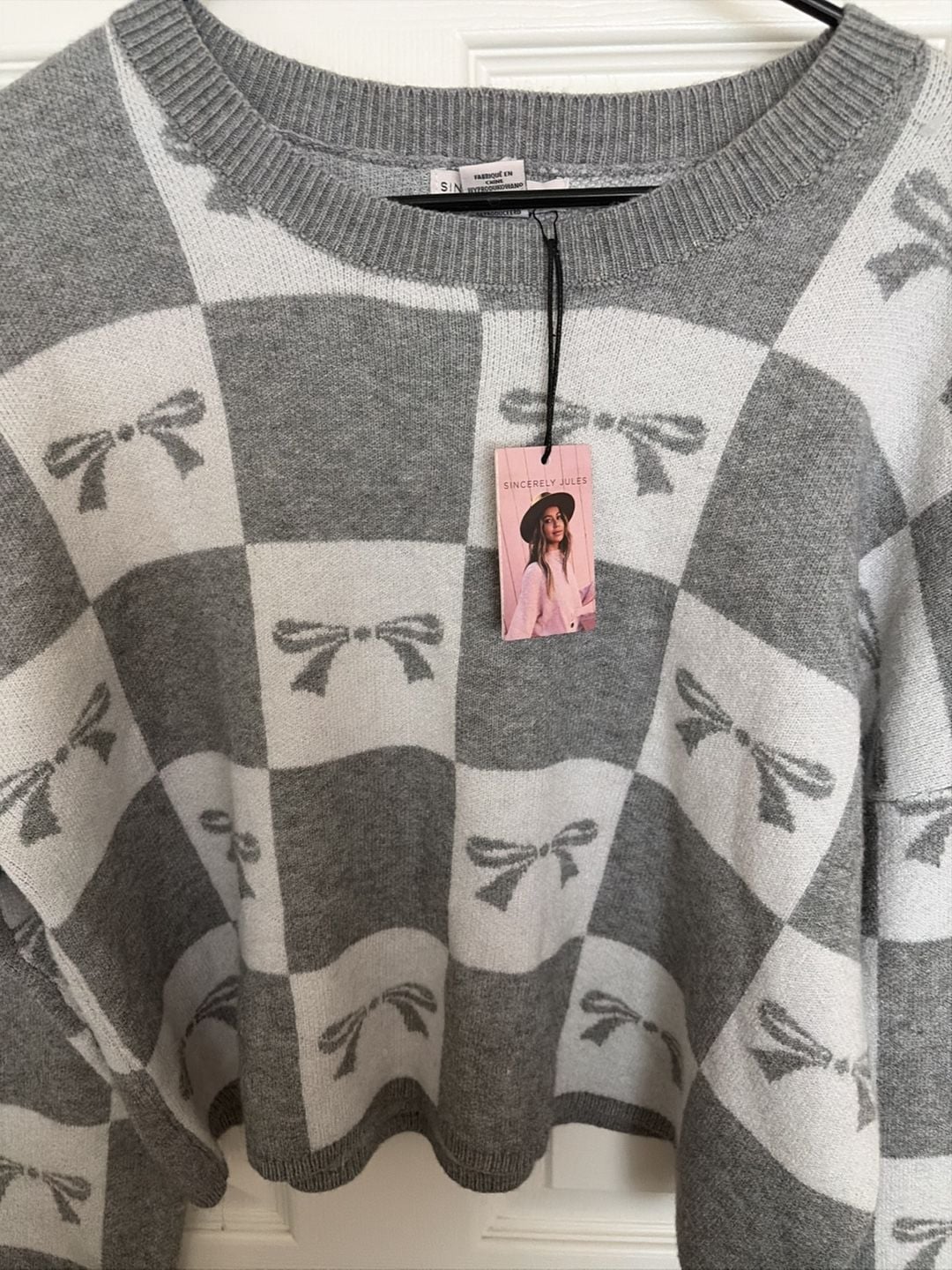 Sincerely Jules Grey and White Checkered Bow Pattern Cropped Crewneck Sweater 4