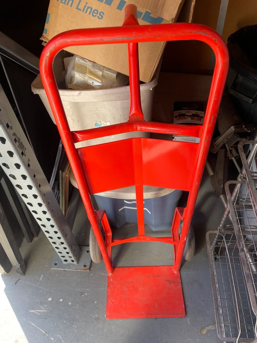 600-lb Capacity 2-Wheel Red Steel Standard Hand Truck 1